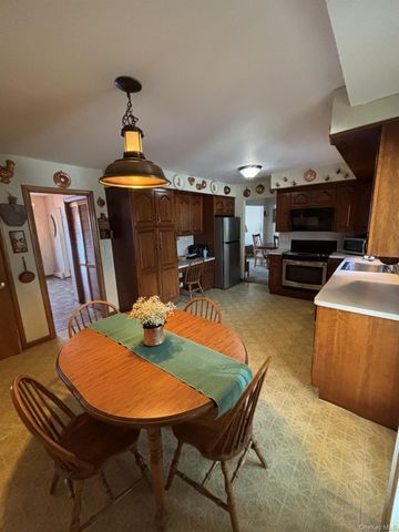 20 Hillview Drive, Poughkeepsie, NY 12603