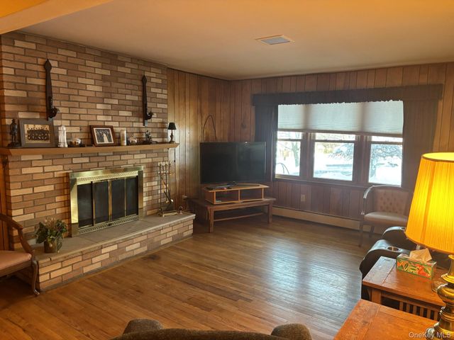 20 Hillview Drive, Poughkeepsie, NY 12603