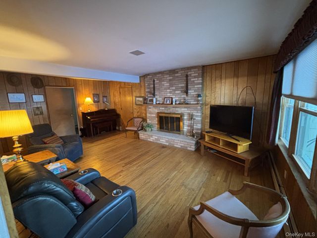 20 Hillview Drive, Poughkeepsie, NY 12603