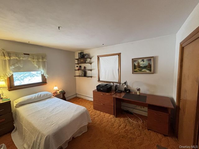 20 Hillview Drive, Poughkeepsie, NY 12603