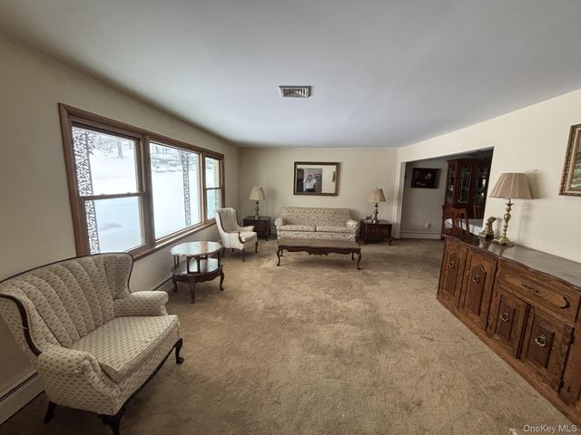 20 Hillview Drive, Poughkeepsie, NY 12603