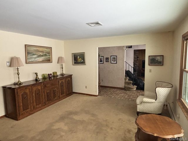 20 Hillview Drive, Poughkeepsie, NY 12603