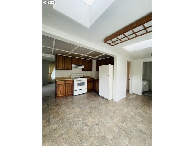 639 N OLD PACIFIC Hwy, Myrtle Creek, OR 97457