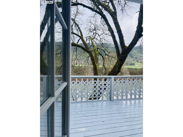 639 N OLD PACIFIC Hwy, Myrtle Creek, OR 97457