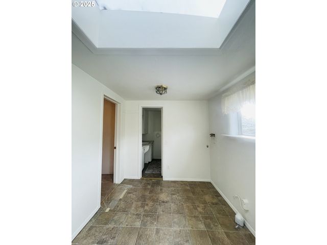 639 N OLD PACIFIC Hwy, Myrtle Creek, OR 97457