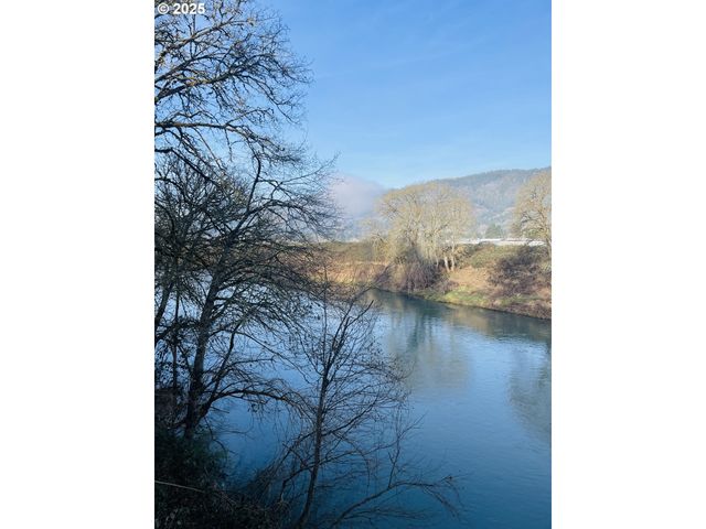 639 N OLD PACIFIC Hwy, Myrtle Creek, OR 97457