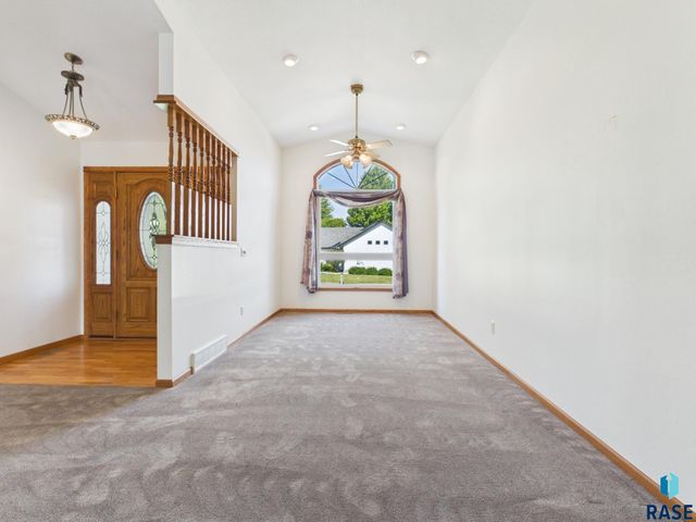 2520 S Eisenhower Ave Avenue, Sioux Falls, SD 57106
