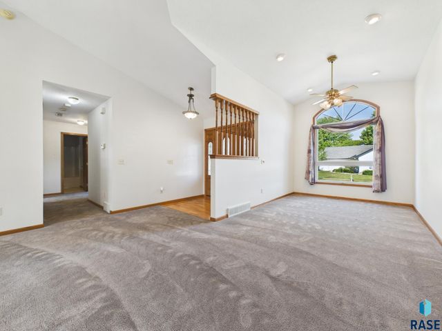 2520 S Eisenhower Ave Avenue, Sioux Falls, SD 57106