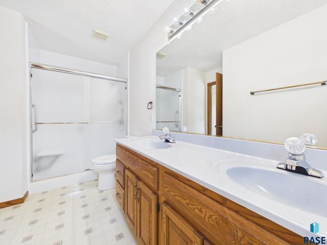 2520 S Eisenhower Ave Avenue, Sioux Falls, SD 57106