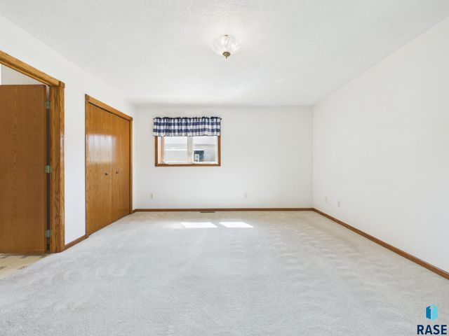 2520 S Eisenhower Ave Avenue, Sioux Falls, SD 57106