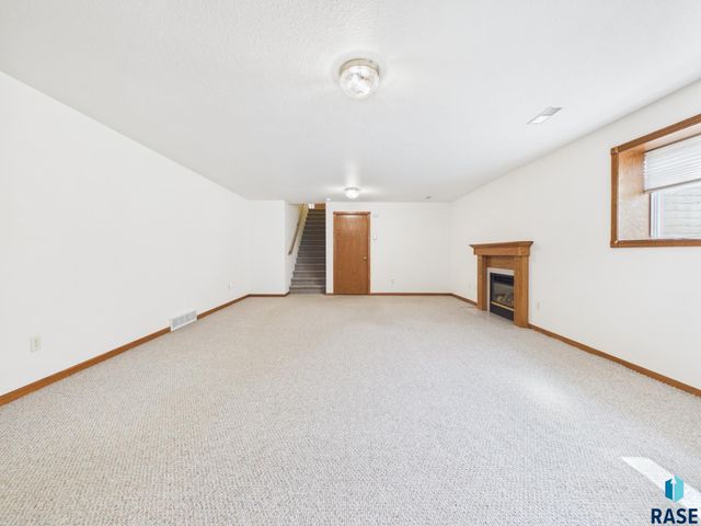 2520 S Eisenhower Ave Avenue, Sioux Falls, SD 57106