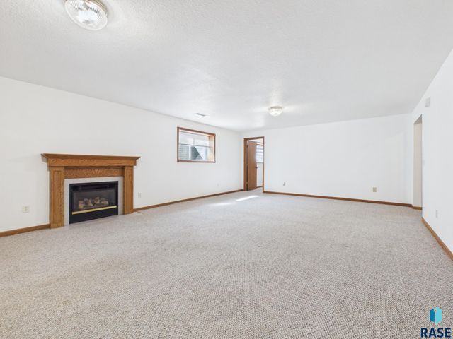 2520 S Eisenhower Ave Avenue, Sioux Falls, SD 57106