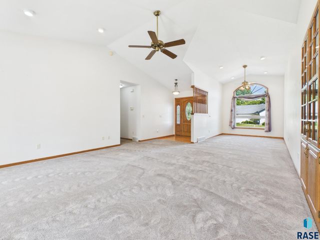 2520 S Eisenhower Ave Avenue, Sioux Falls, SD 57106