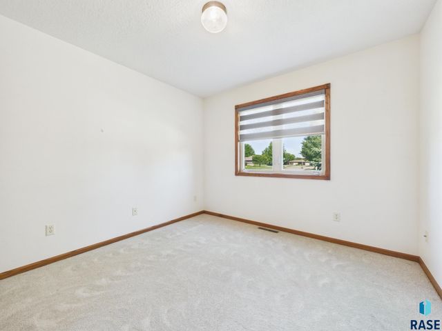 2520 S Eisenhower Ave Avenue, Sioux Falls, SD 57106