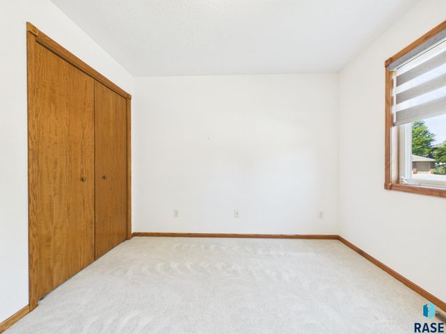 2520 S Eisenhower Ave Avenue, Sioux Falls, SD 57106