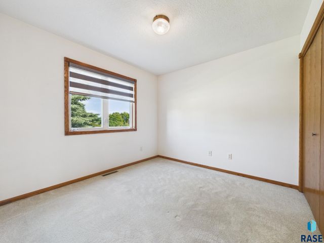 2520 S Eisenhower Ave Avenue, Sioux Falls, SD 57106
