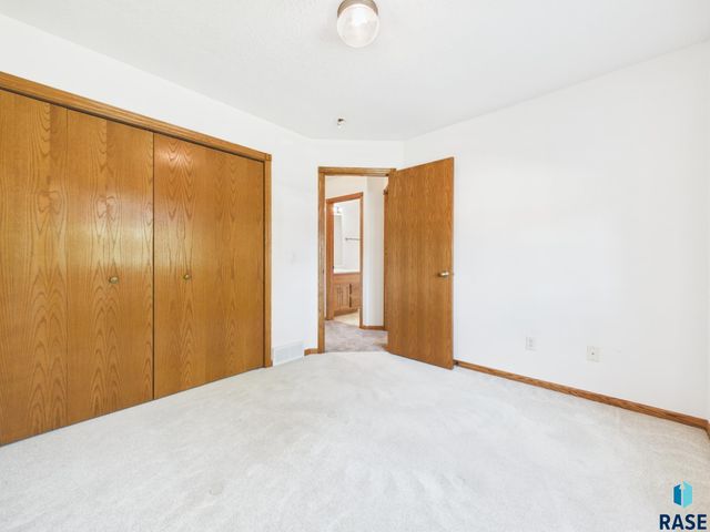 2520 S Eisenhower Ave Avenue, Sioux Falls, SD 57106