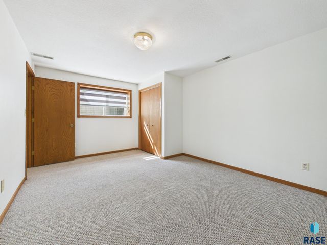 2520 S Eisenhower Ave Avenue, Sioux Falls, SD 57106