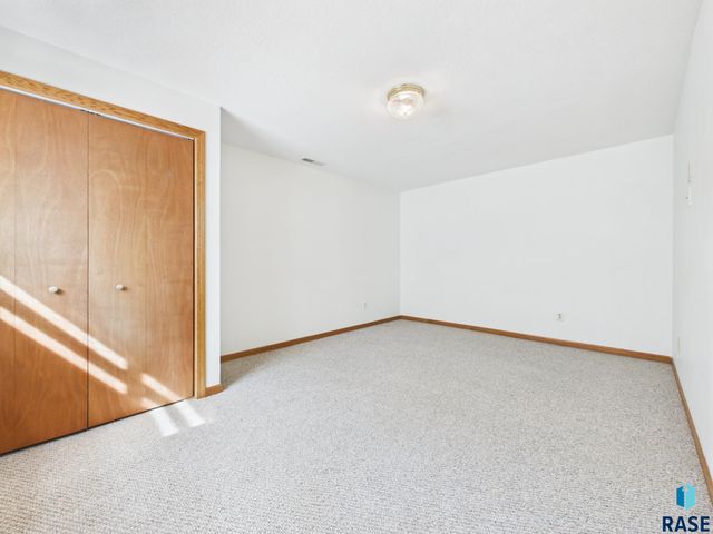 2520 S Eisenhower Ave Avenue, Sioux Falls, SD 57106