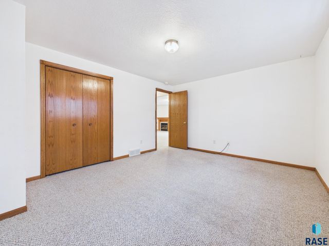 2520 S Eisenhower Ave Avenue, Sioux Falls, SD 57106