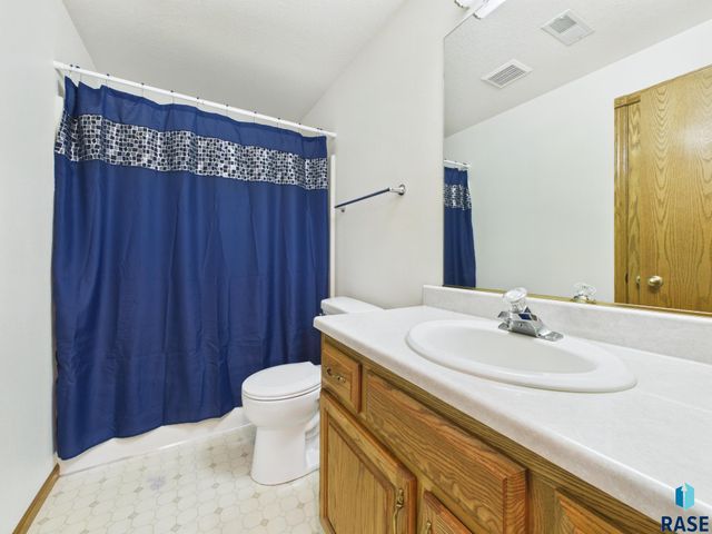 2520 S Eisenhower Ave Avenue, Sioux Falls, SD 57106
