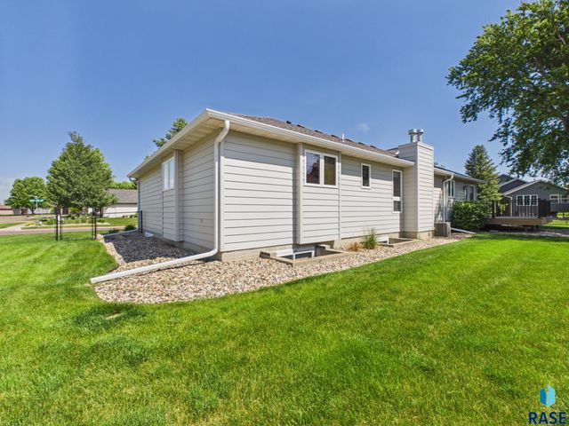 2520 S Eisenhower Ave Avenue, Sioux Falls, SD 57106