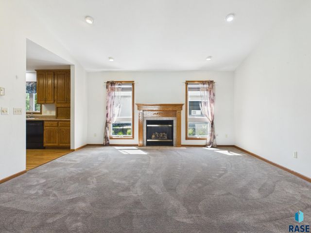 2520 S Eisenhower Ave Avenue, Sioux Falls, SD 57106