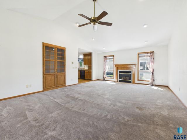 2520 S Eisenhower Ave Avenue, Sioux Falls, SD 57106