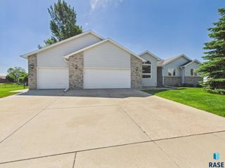 2520 S Eisenhower Ave Avenue, Sioux Falls, SD 57106