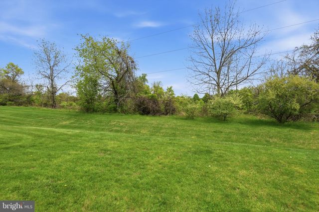 7 WELLINGTON RD, Newtown, PA 18940