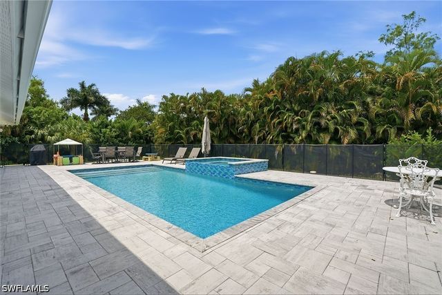 721 Logan BLVD S, Naples, FL 34119