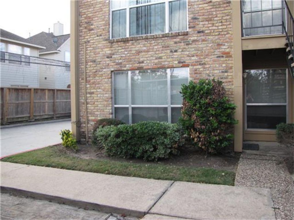 3303 W Greenridge Drive 23, Houston, TX 77057