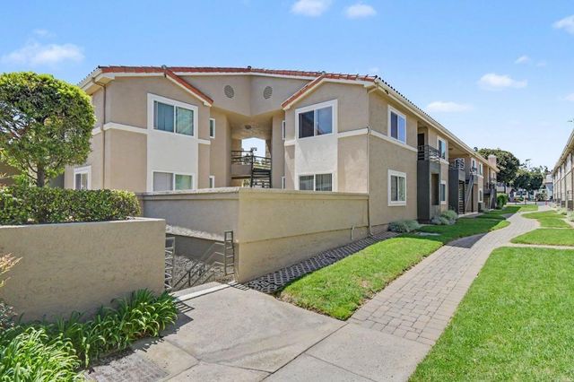 7405 Charmant Dr 2022, University City, CA 92122