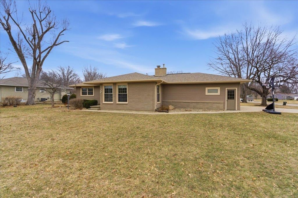 4028 Rownd Street, Cedar Falls, IA 50613