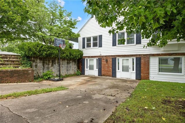 829 S College Street, Nevada, MO 64772