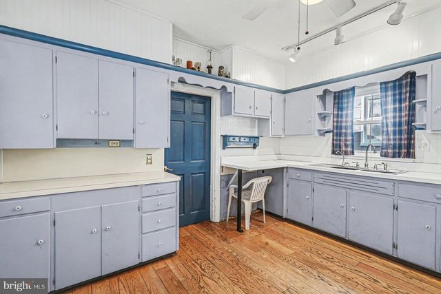 12 S WASHINGTON ST, Mechanicsburg, PA 17055