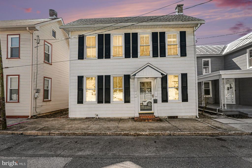 12 S WASHINGTON ST, Mechanicsburg, PA 17055