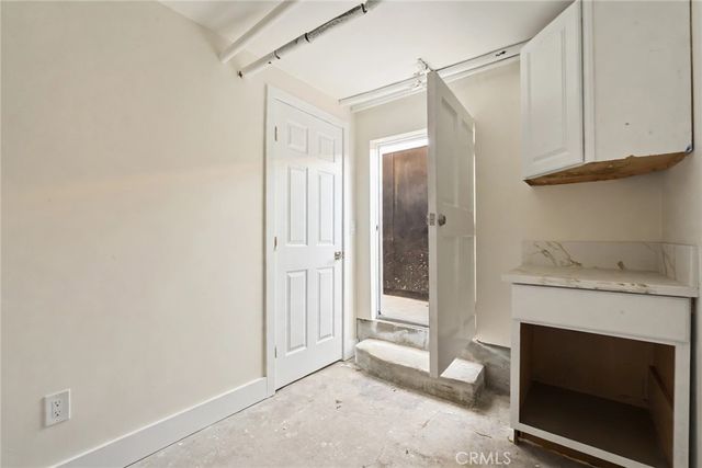 3629 W 58th Place 1/2, Los Angeles, CA 90043