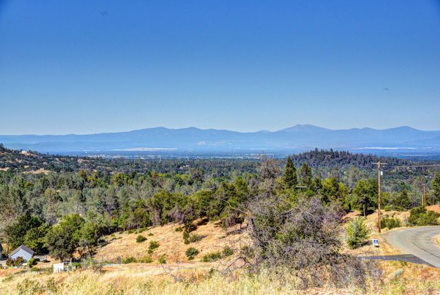 15333 Mountain Shadows Drive, Redding, CA 96001