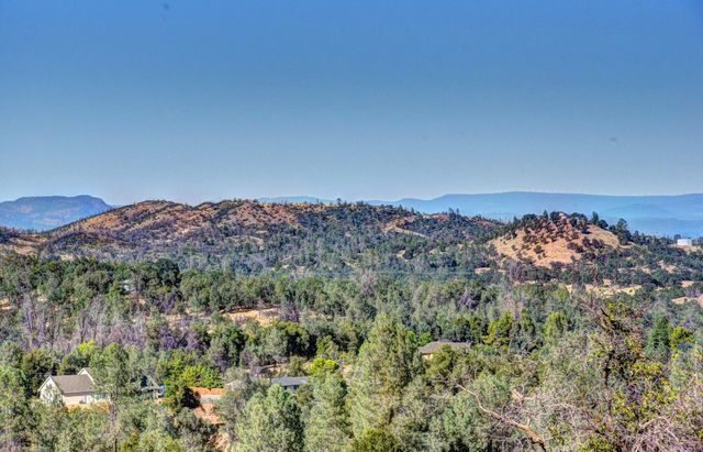 15333 Mountain Shadows Drive, Redding, CA 96001