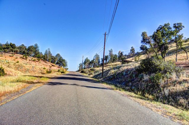 15333 Mountain Shadows Drive, Redding, CA 96001