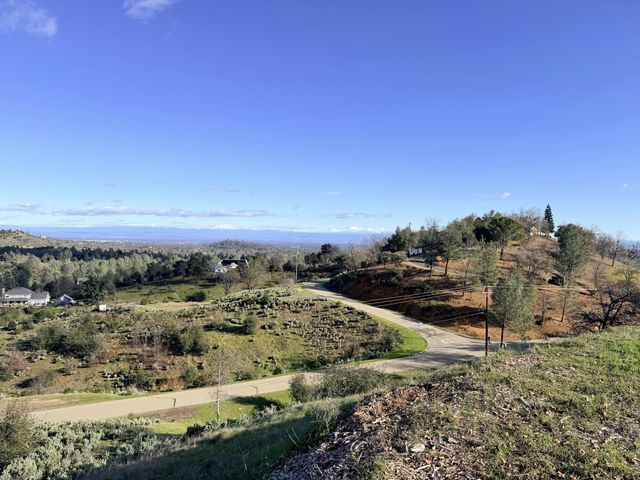 15333 Mountain Shadows Drive, Redding, CA 96001