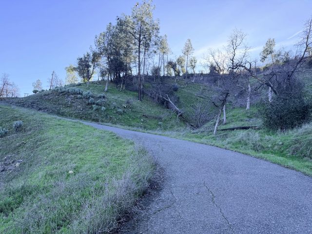 15333 Mountain Shadows Drive, Redding, CA 96001