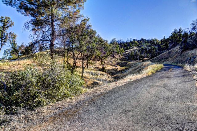 15333 Mountain Shadows Drive, Redding, CA 96001