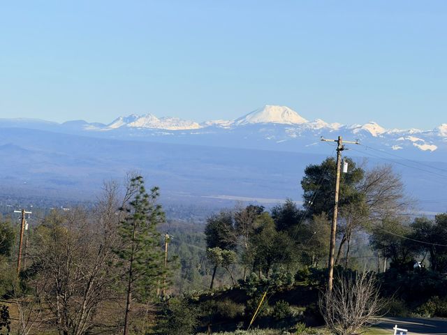 15333 Mountain Shadows Drive, Redding, CA 96001