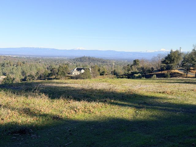 15333 Mountain Shadows Drive, Redding, CA 96001