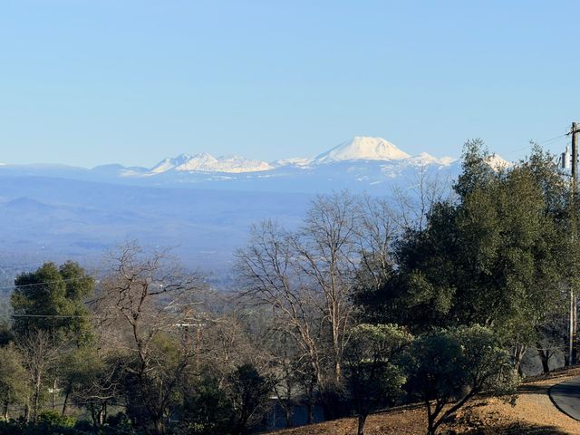 15333 Mountain Shadows Drive, Redding, CA 96001