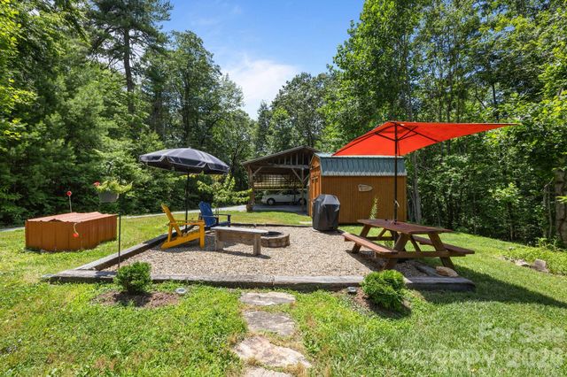 54 Thad Johnson Road, Saluda, NC 28773