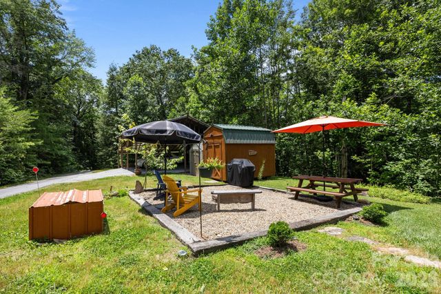 54 Thad Johnson Road, Saluda, NC 28773