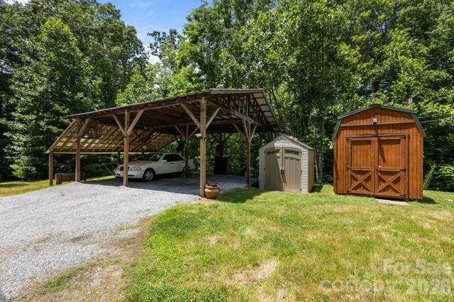 54 Thad Johnson Road, Saluda, NC 28773